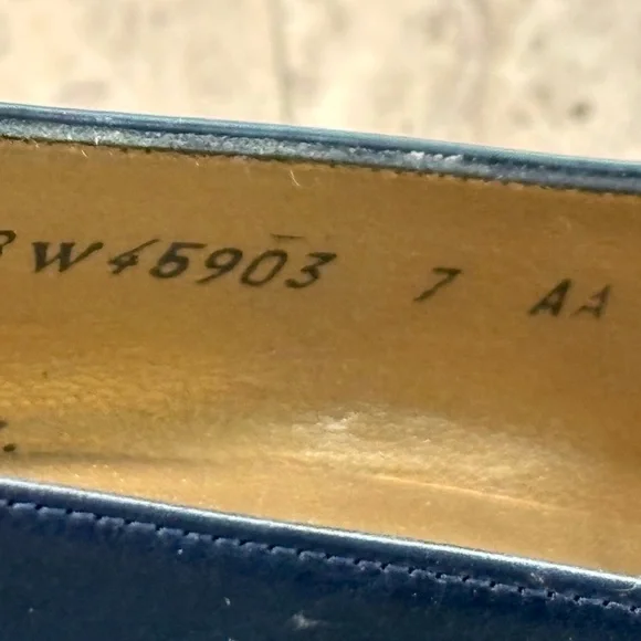 Stuart Weitzman Navy Blue Leather Heels Pumps Sz 7AA - Picture 8 of 9